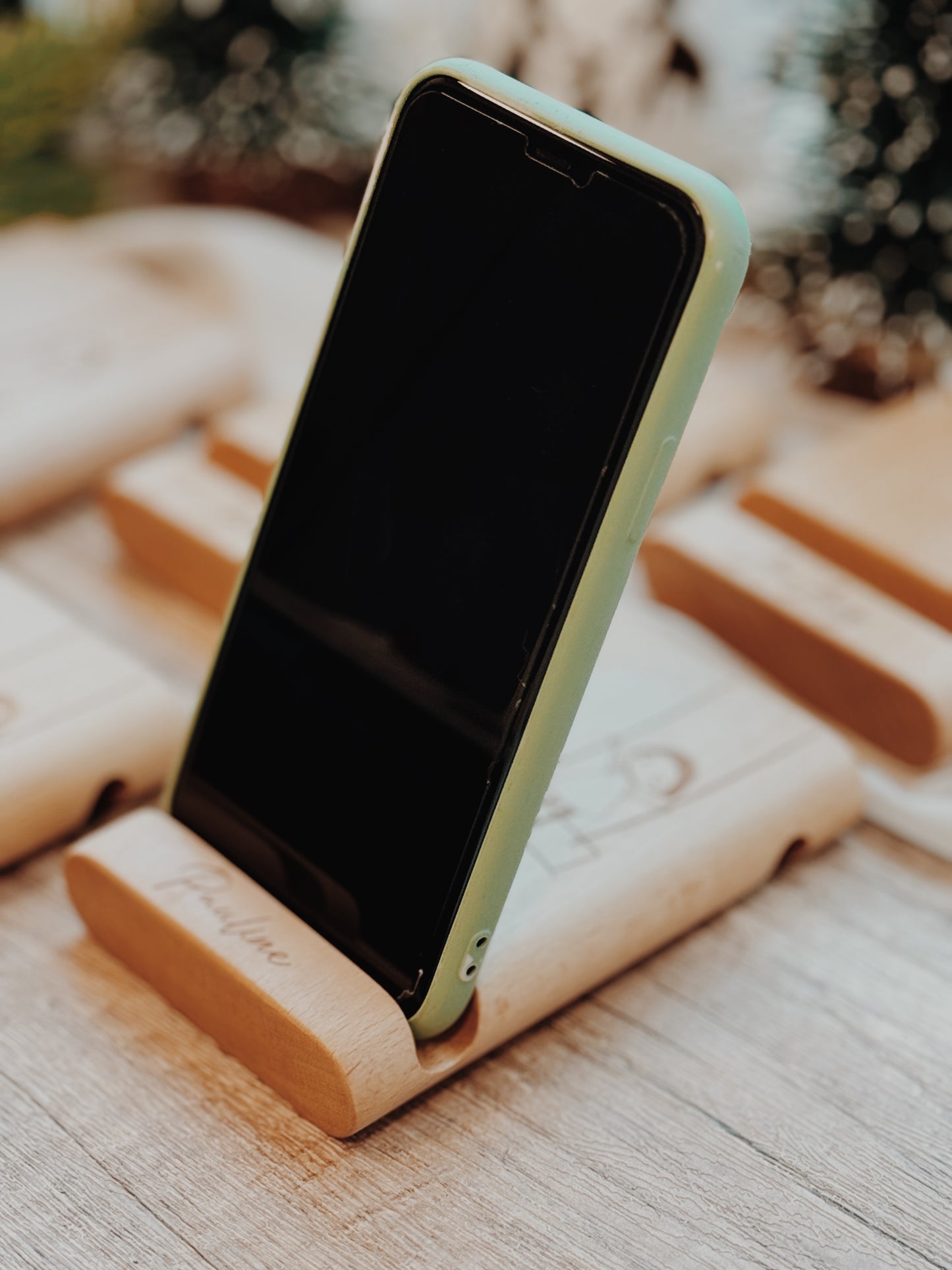 HÅLLA | Gentle Reminder Mobile Stand
