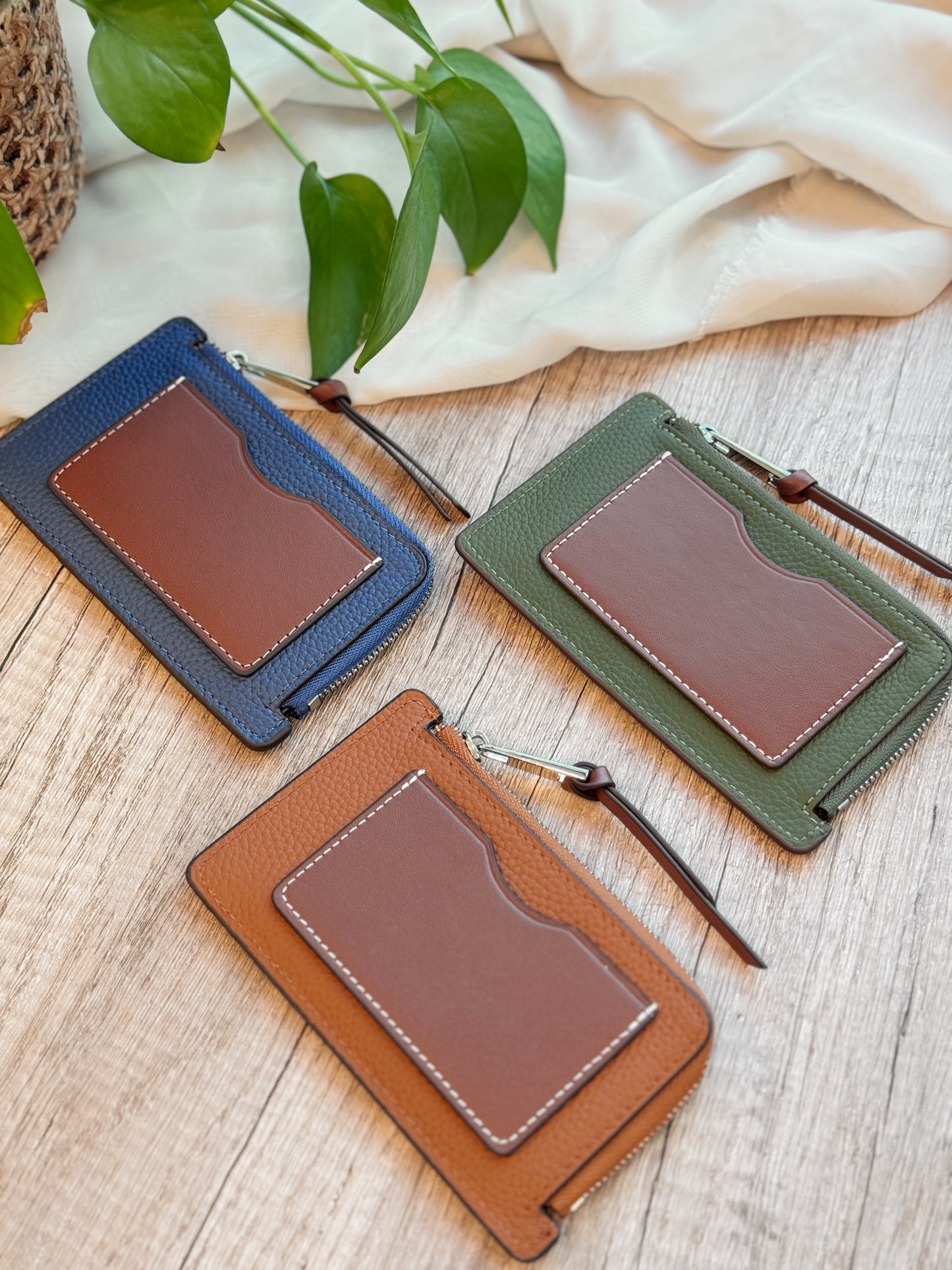 LEDGER | Dual-Function Card & Coin Holder