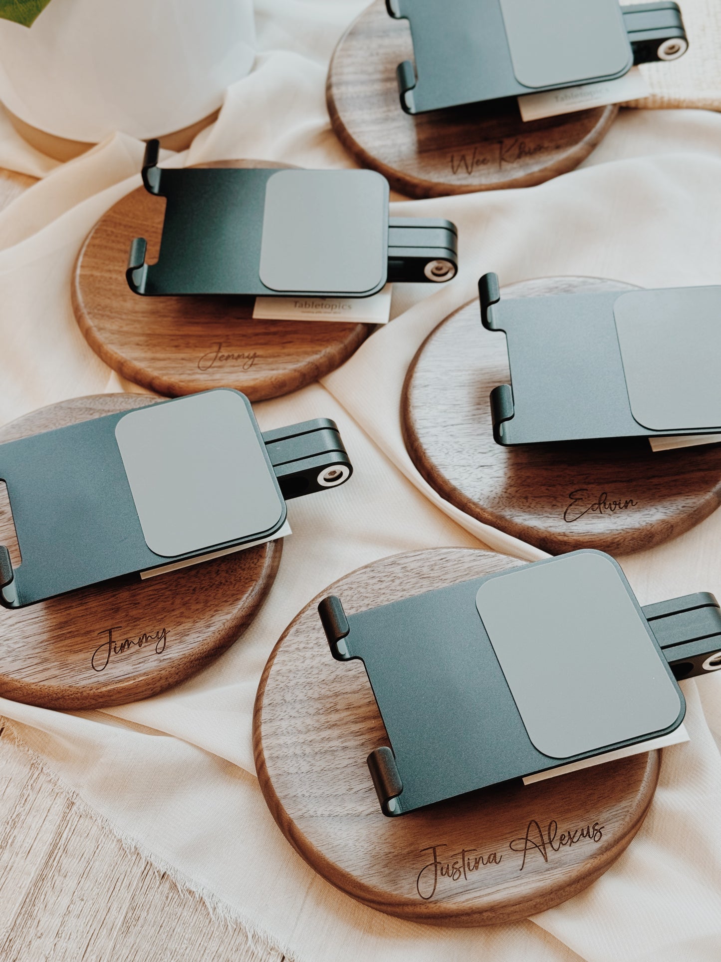 SWIVELWOOD | Mobile Stand (FINAL FINDS)