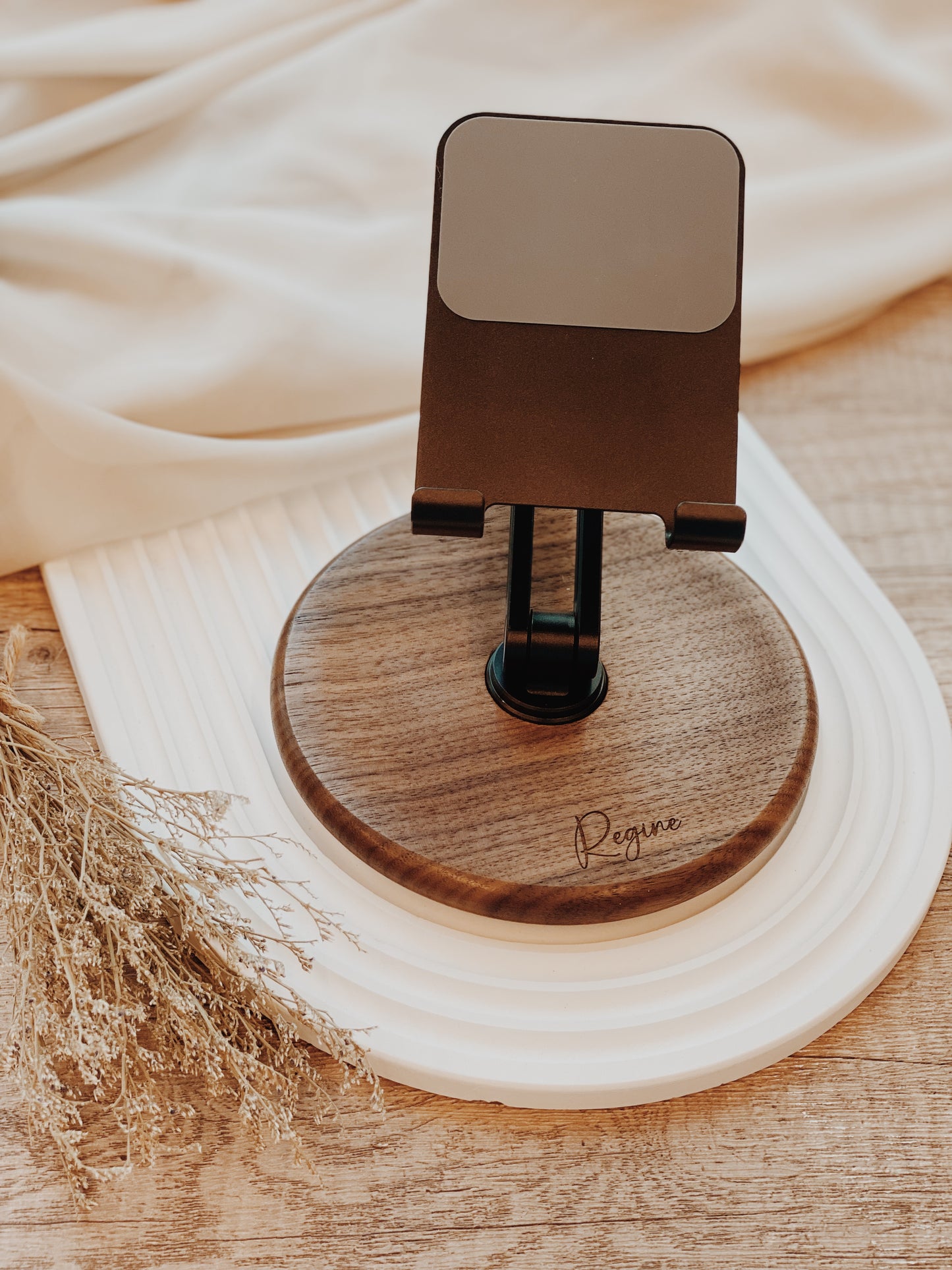 SWIVELWOOD | Mobile Stand (FINAL FINDS)
