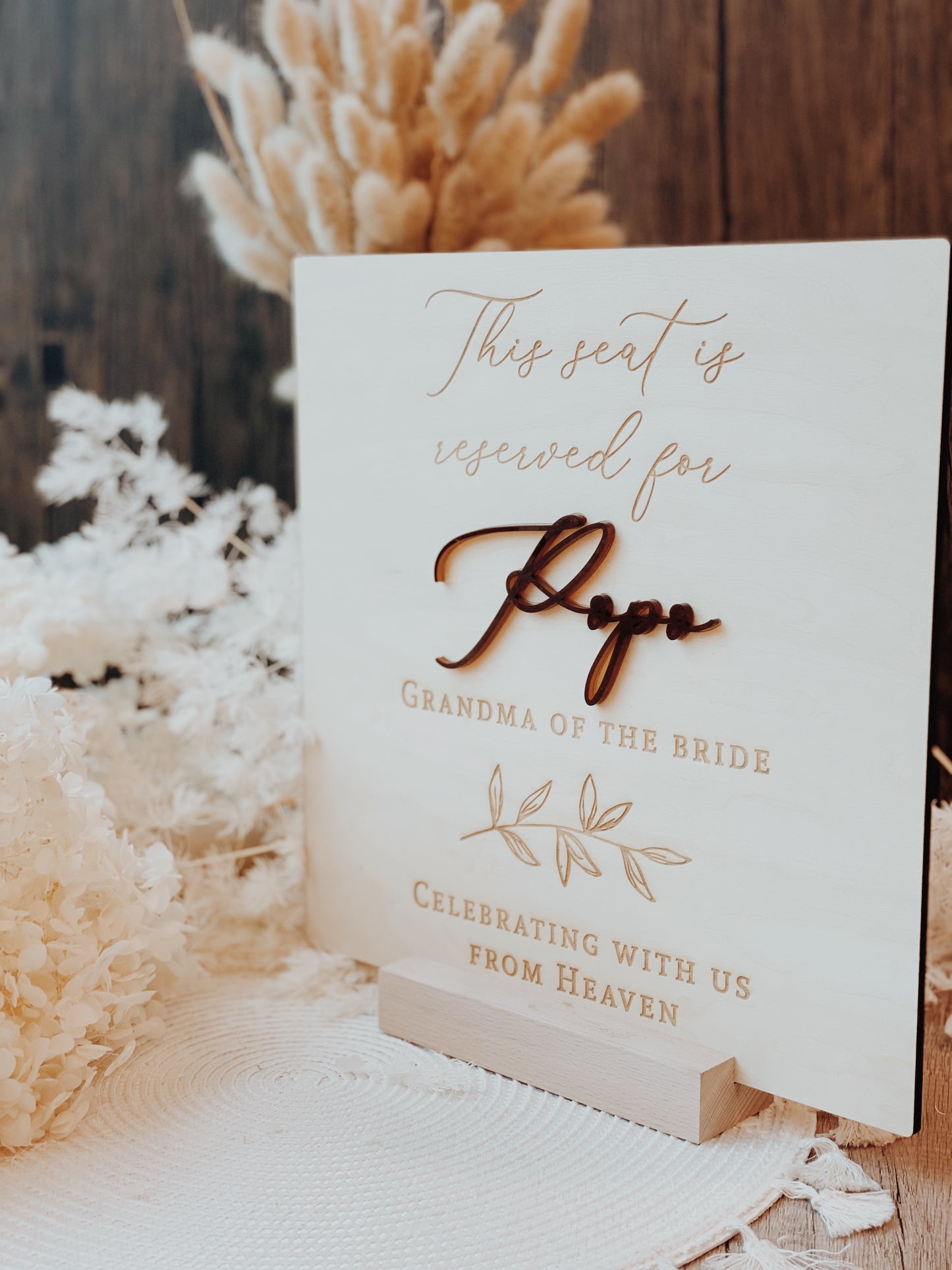 Personalized Wedding Memorial Seat Plaque – Elegant Tribute for Honoring a Loved One’s Presence"