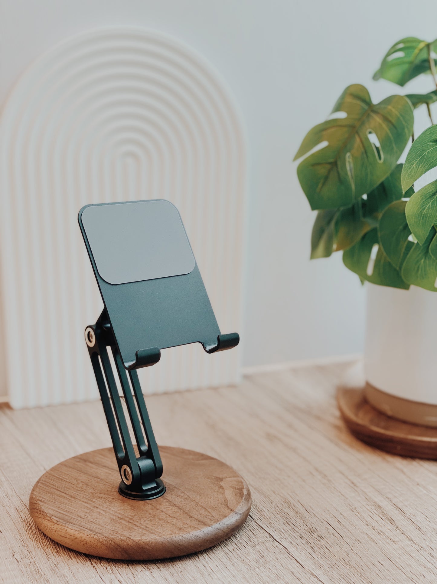 SWIVELWOOD | Mobile Stand (FINAL FINDS)
