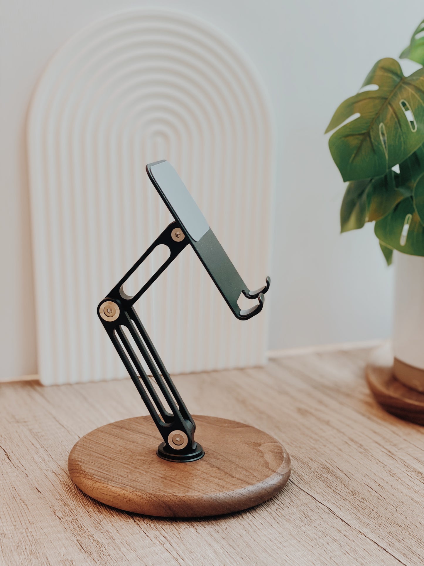 SWIVELWOOD | Mobile Stand (FINAL FINDS)