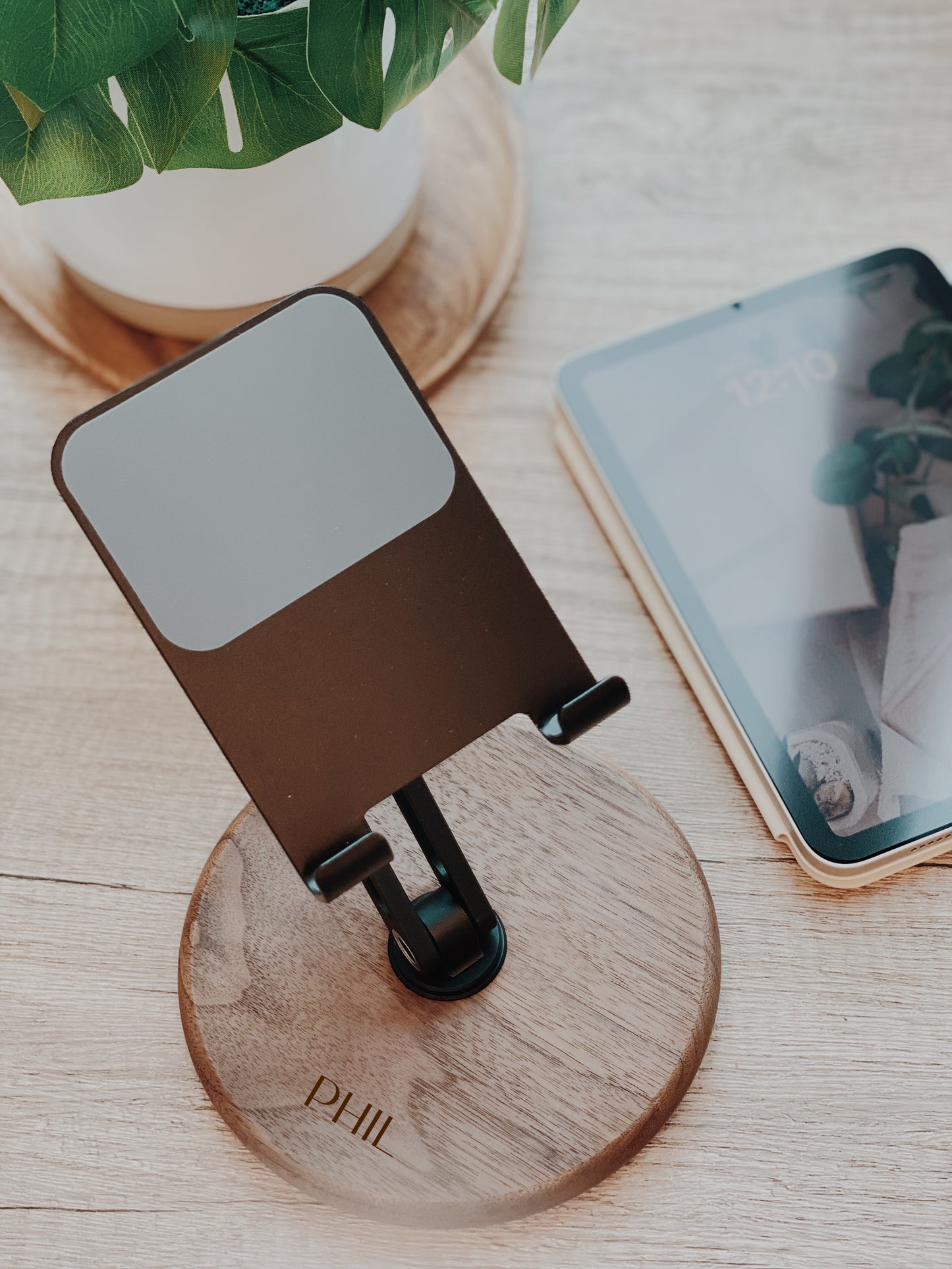 SWIVELWOOD | Mobile Stand (FINAL FINDS)