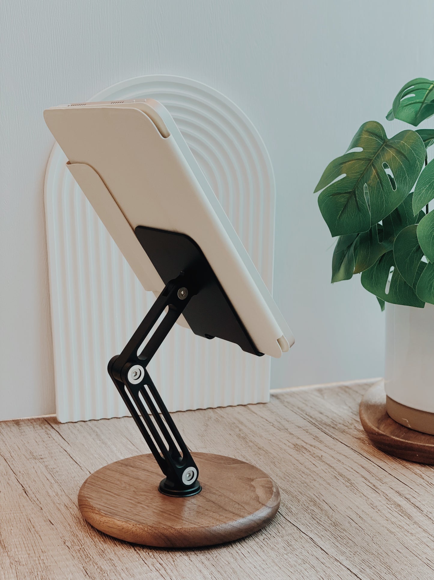 SWIVELWOOD | Mobile Stand (FINAL FINDS)