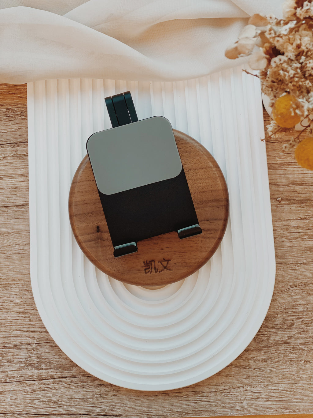 SWIVELWOOD | Device Stand