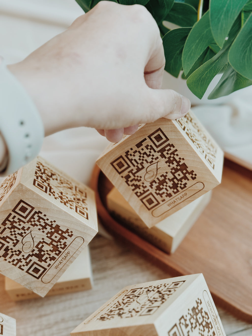 HIKARI | Rotating QR Cube [PO]