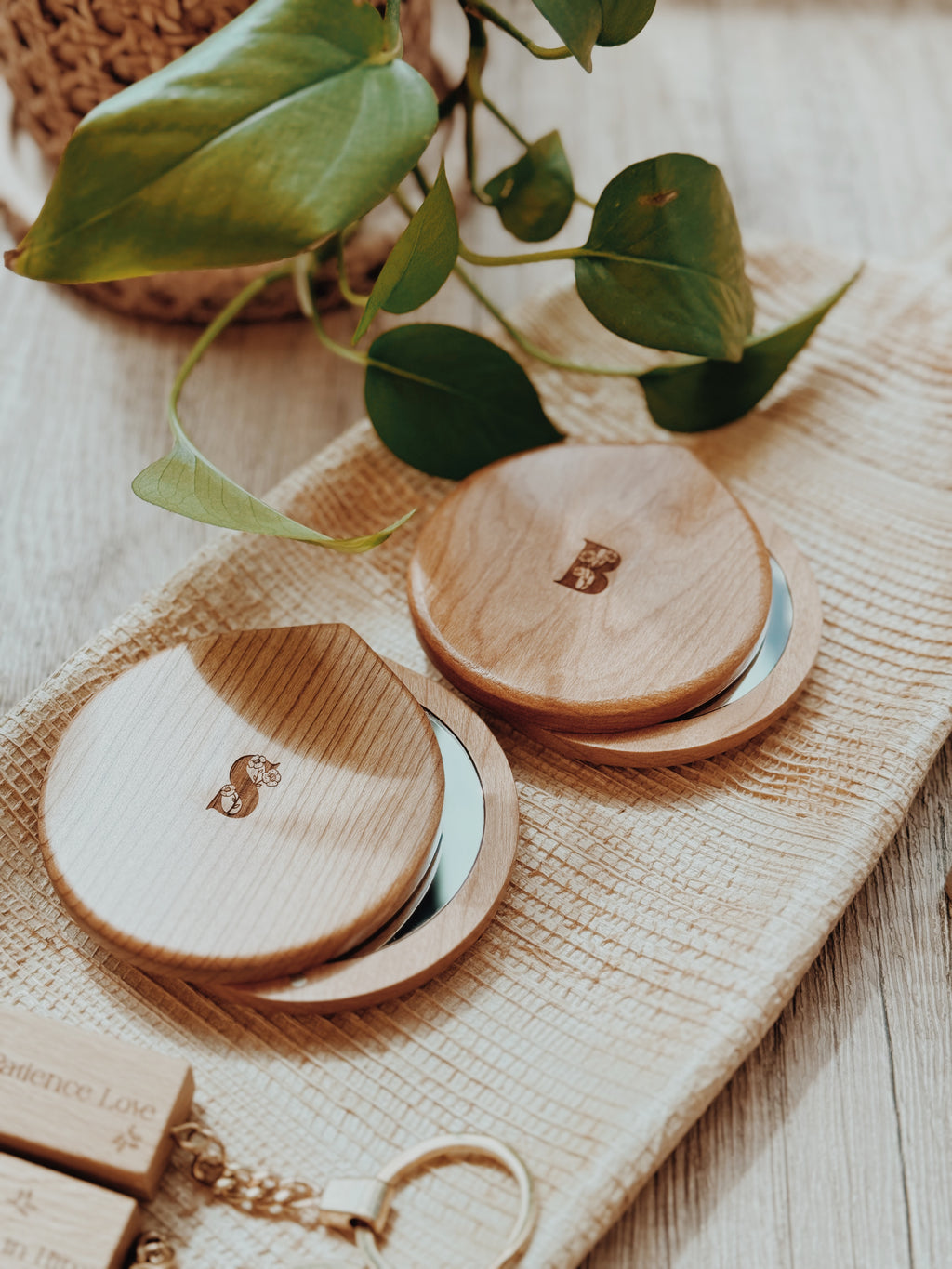 YU | Bridesmaid Pocket Swivel Mirror