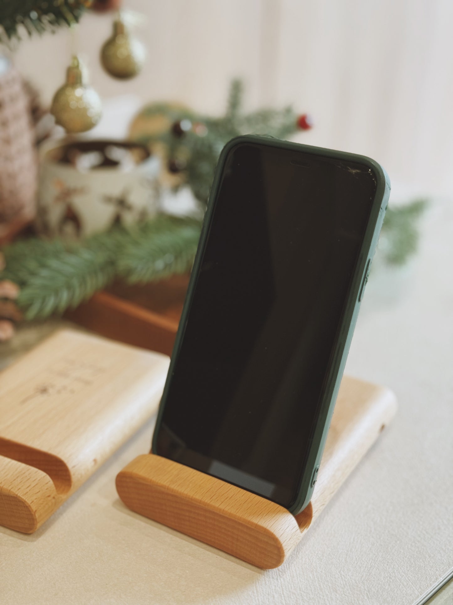 HÅLLA | Gentle Reminder Mobile Stand