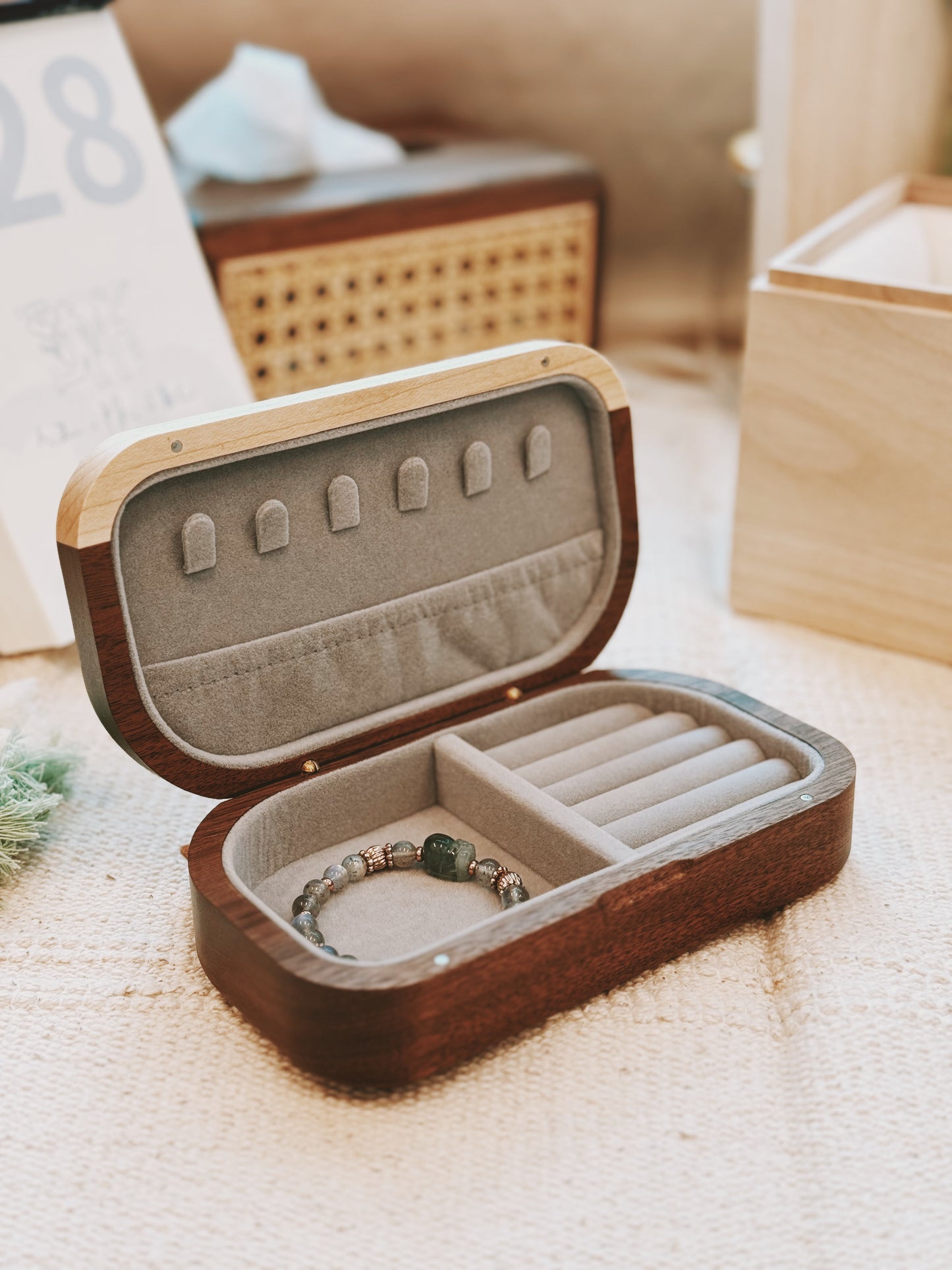 FELINE | Jewel Box