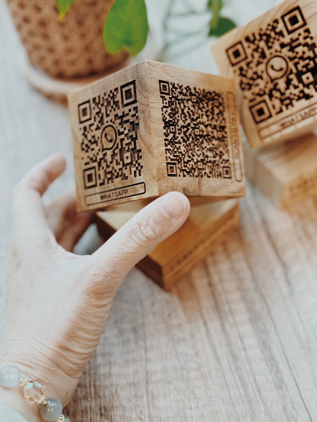 HIKARI | Rotating QR Cube [PO]