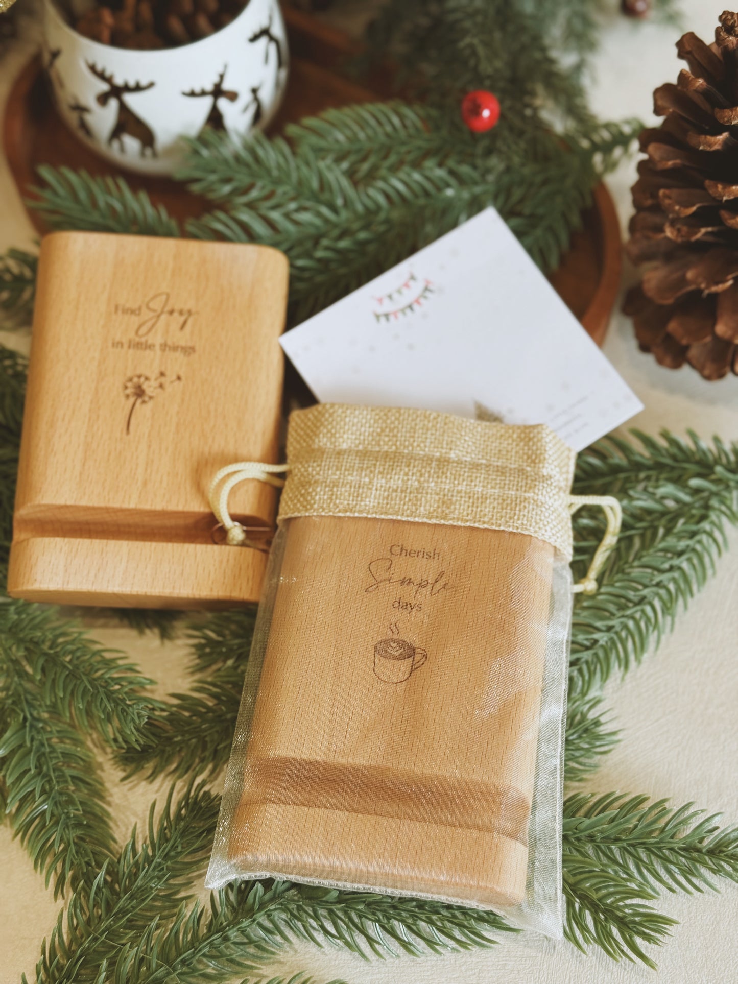 HÅLLA | Gentle Reminder Mobile Stand