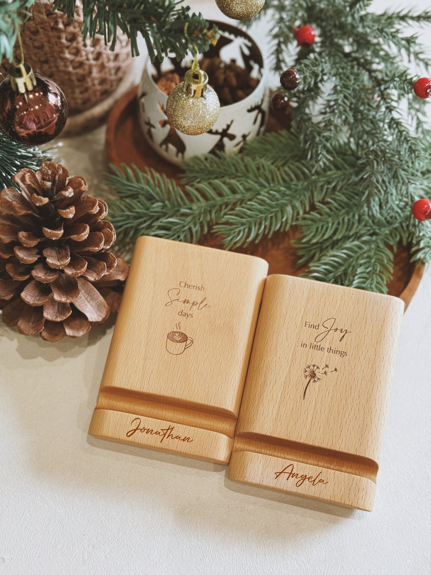 HÅLLA | Gentle Reminder Mobile Stand