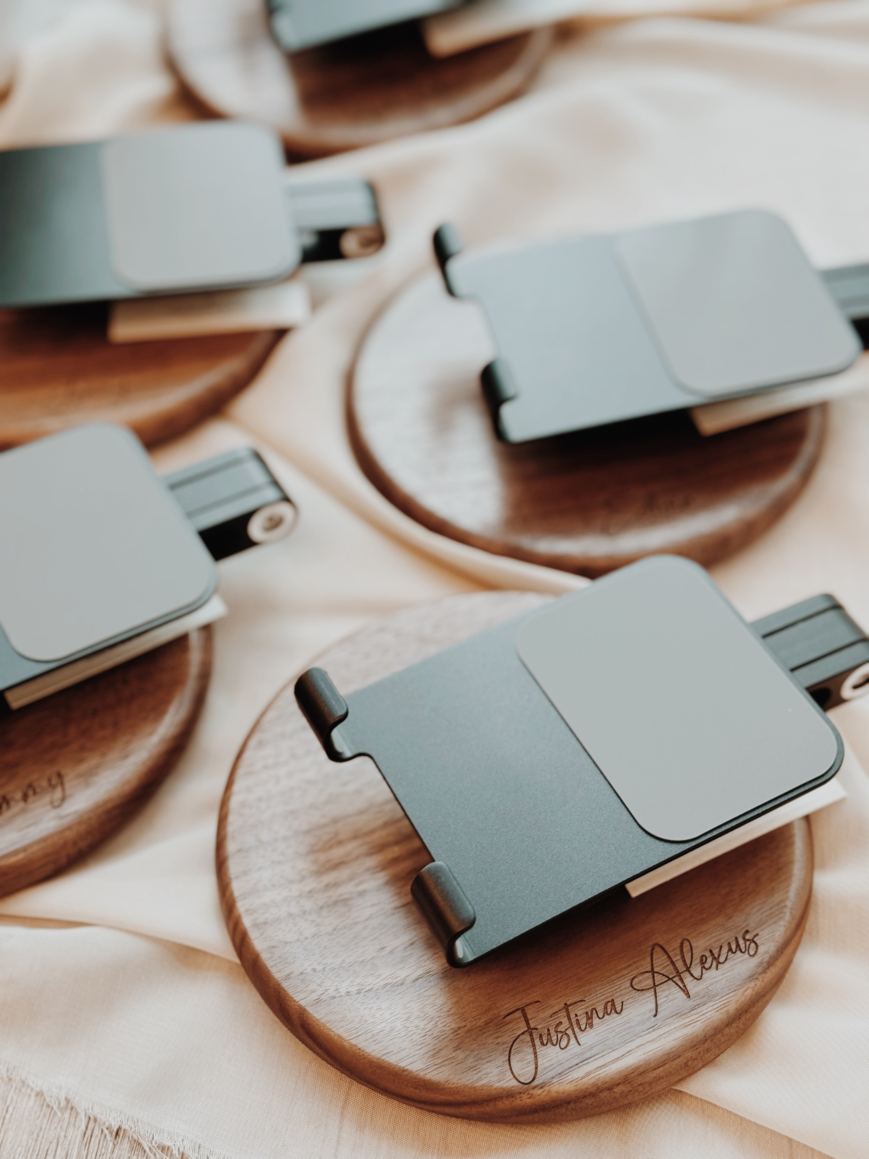 SWIVELWOOD | Device Stand