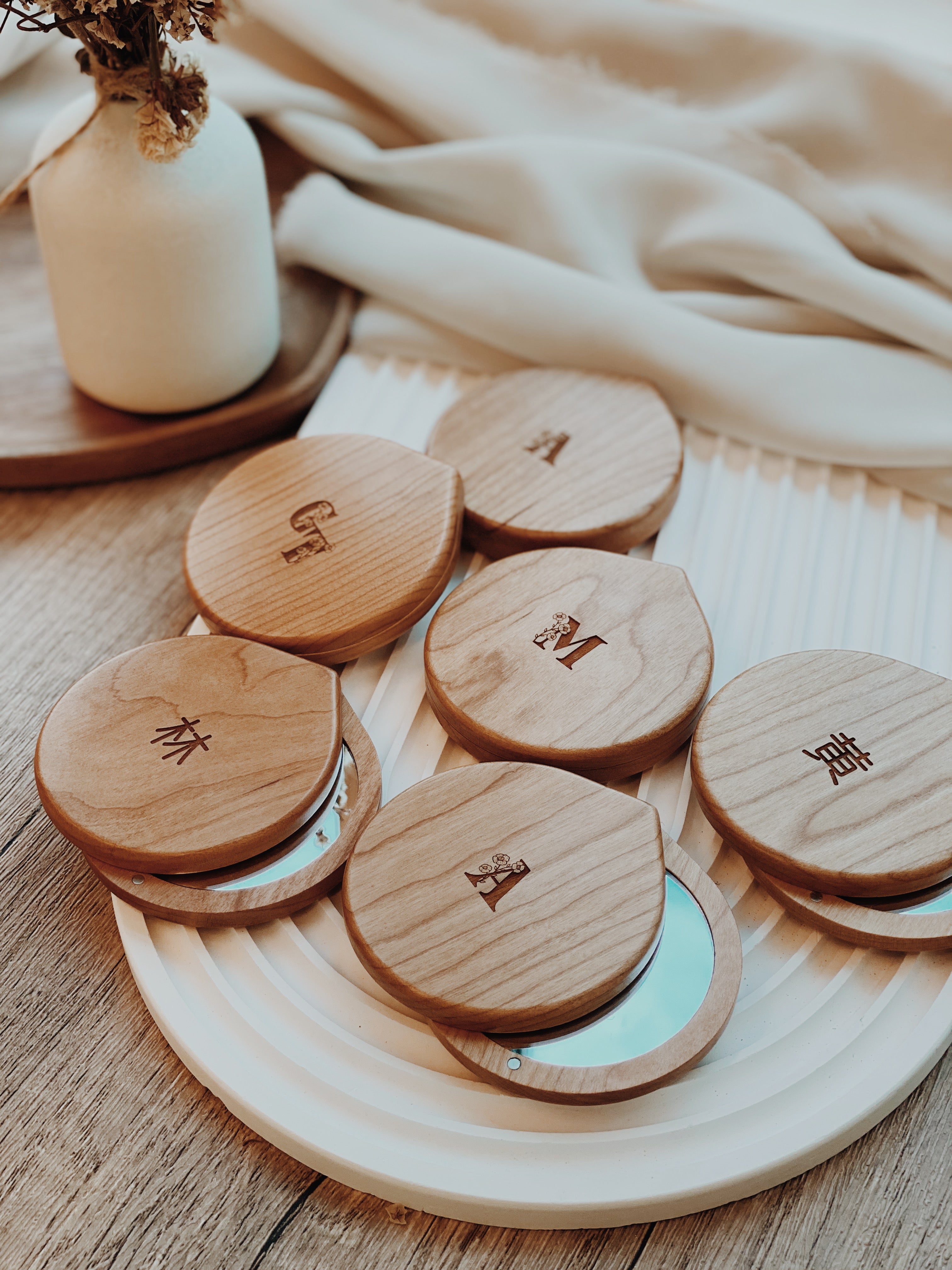 YU | Bridesmaid Pocket Swivel Mirror