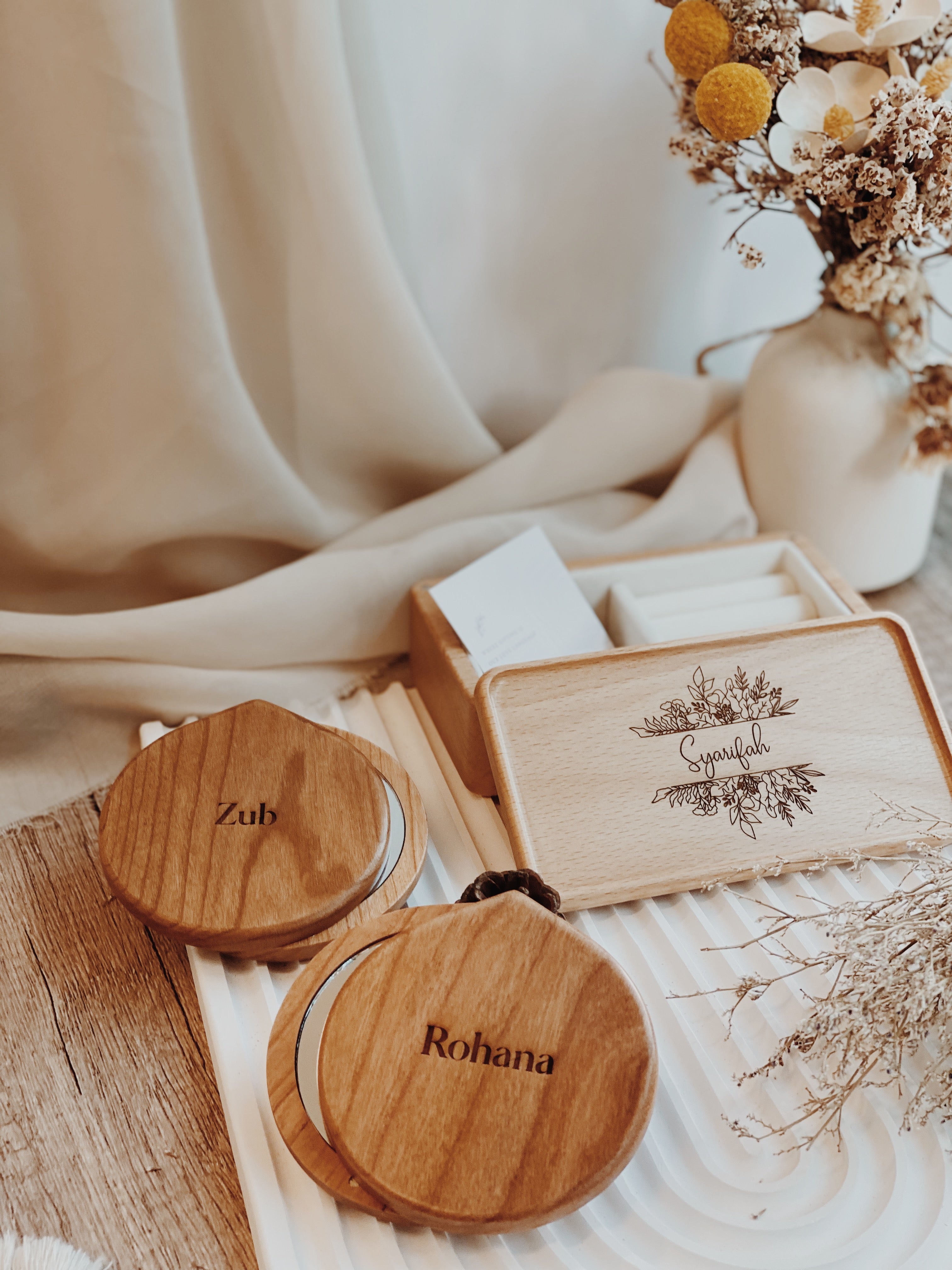 YU | Bridesmaid Pocket Swivel Mirror