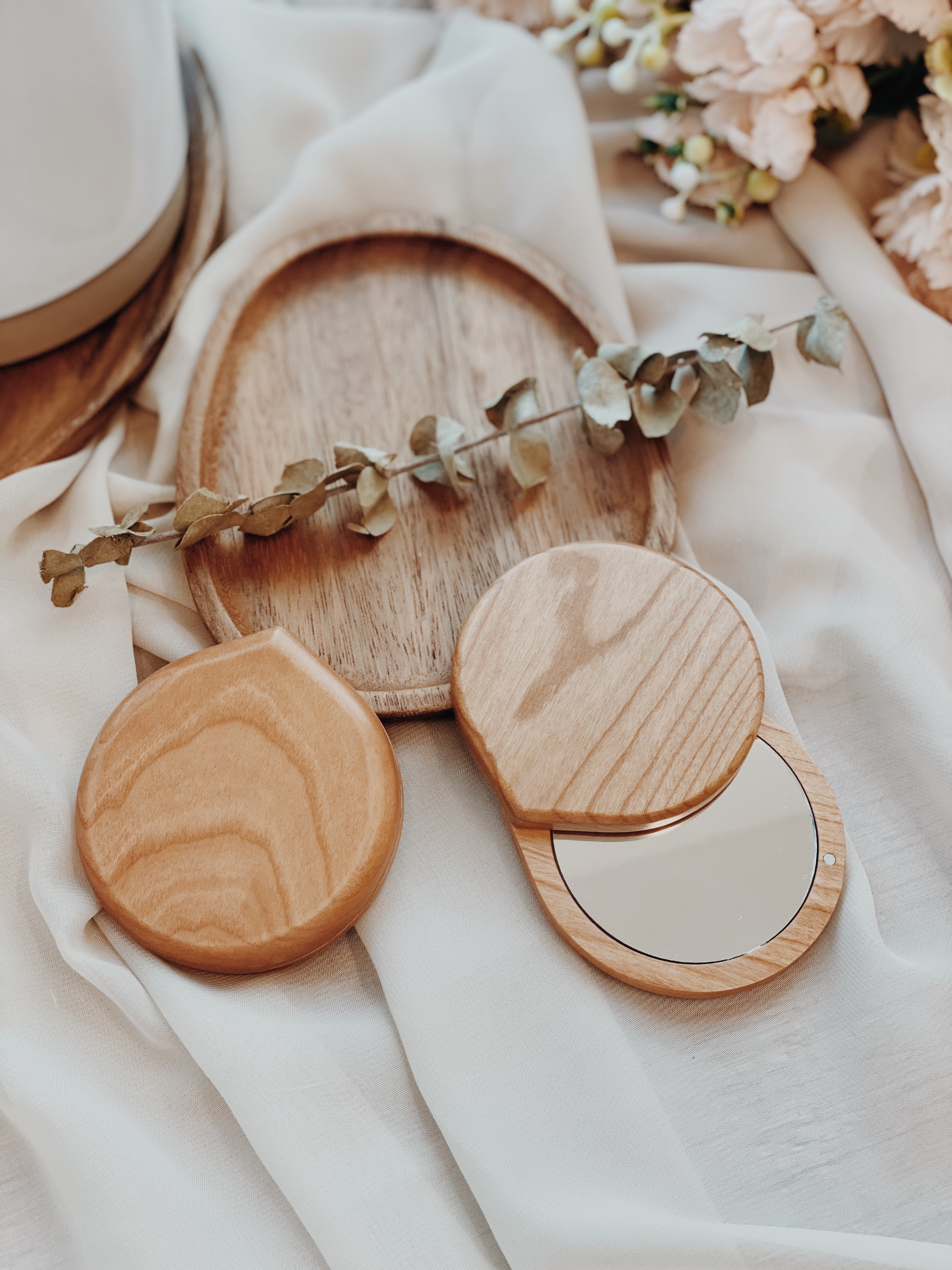 YU | Bridesmaid Pocket Swivel Mirror