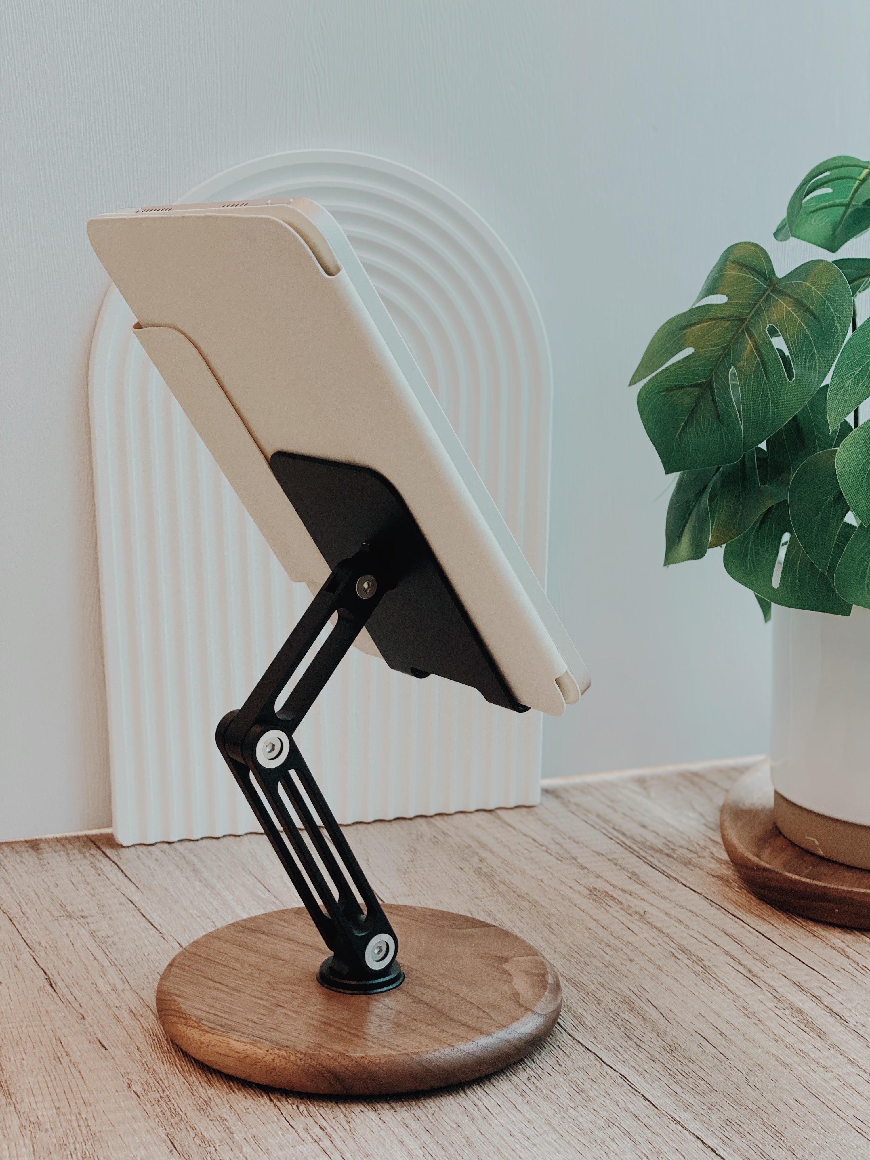 SWIVELWOOD | Device Stand